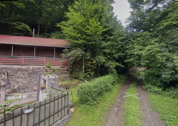 Exkluzívne  na predaj chatka na úpätí lesa v chatárskej oblasti Letkov, časť Starý Trebejov