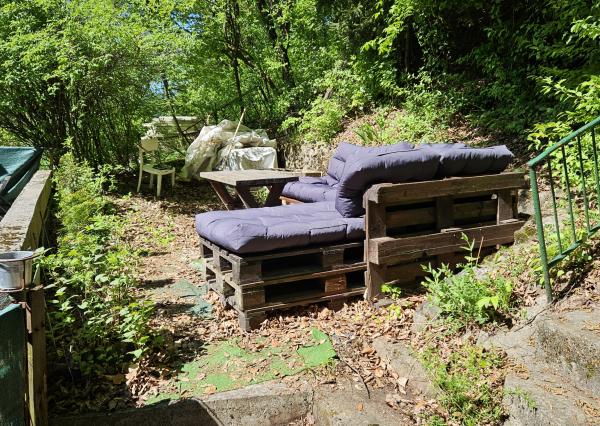 Exkluzívne  na predaj chatka na úpätí lesa v chatárskej oblasti Letkov, časť Starý Trebejov