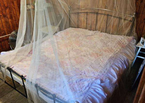 Exkluzívne  na predaj chatka na úpätí lesa v chatárskej oblasti Letkov, časť Starý Trebejov