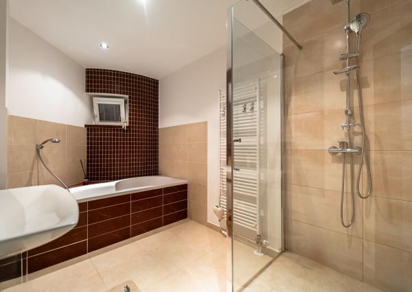 Na predaj priestranný 4-izbový mezonet s balkónom a zariadením v tehlovom bytovom dome na Furči – Krosnianska ul.