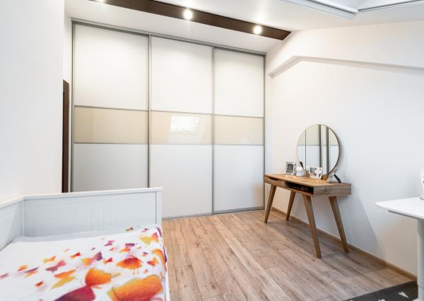 Na predaj priestranný 4-izbový mezonet s balkónom a zariadením v tehlovom bytovom dome na Furči – Krosnianska ul.