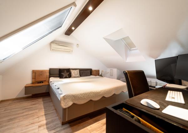 Na predaj priestranný 4-izbový mezonet s balkónom a zariadením v tehlovom bytovom dome na Furči – Krosnianska ul.