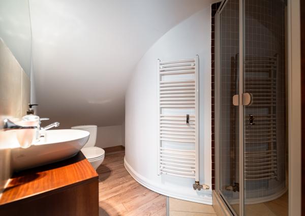 Na predaj priestranný 4-izbový mezonet s balkónom a zariadením v tehlovom bytovom dome na Furči – Krosnianska ul.