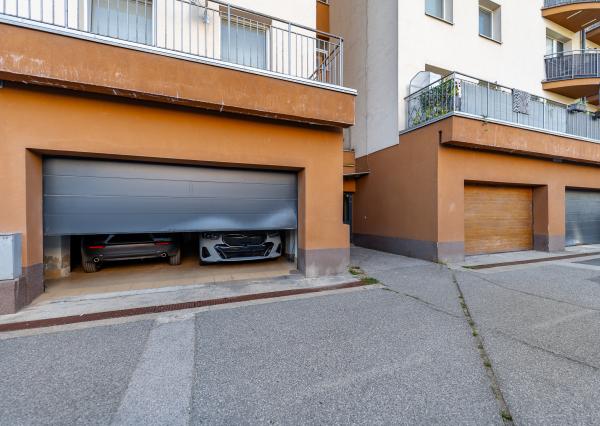 Na predaj priestranný 4-izbový mezonet s balkónom a zariadením v tehlovom bytovom dome na Furči – Krosnianska ul.