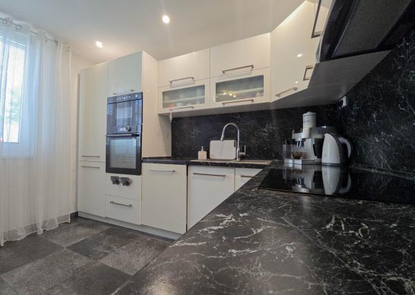 Predaj, 6 izb. Rodinný dom + prístavba (garsónka) Bučany, Trnava