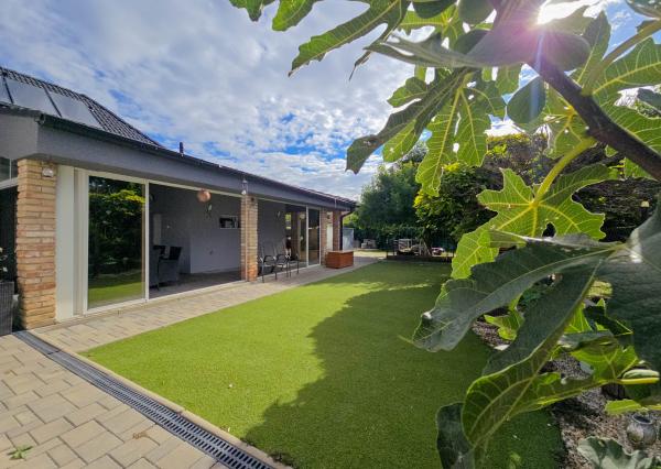 Predaj, 6 izb. Rodinný dom + prístavba (garsónka) Bučany, Trnava