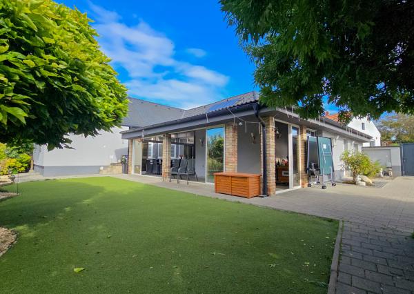 Predaj, 6 izb. Rodinný dom + prístavba (garsónka) Bučany, Trnava