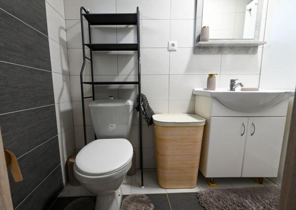 Predaj, 6 izb. Rodinný dom + prístavba (garsónka) Bučany, Trnava