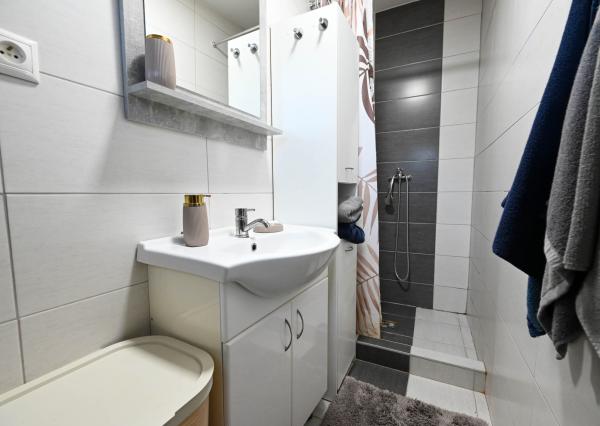 Predaj, 6 izb. Rodinný dom + prístavba (garsónka) Bučany, Trnava