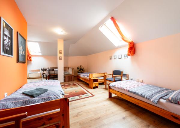 EXKLUZÍVNE Vám ponúkame na predaj dom na podnikateľské účely v obci Zborov.