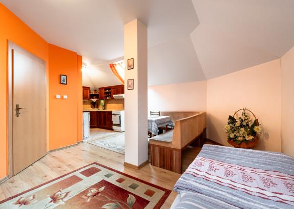 EXKLUZÍVNE Vám ponúkame na predaj dom na podnikateľské účely v obci Zborov.