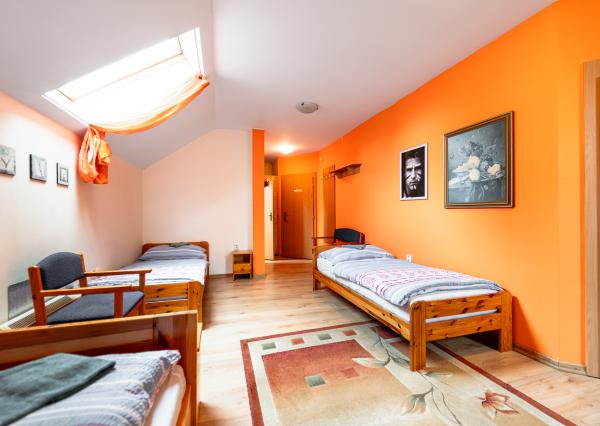 EXKLUZÍVNE Vám ponúkame na predaj dom na podnikateľské účely v obci Zborov.