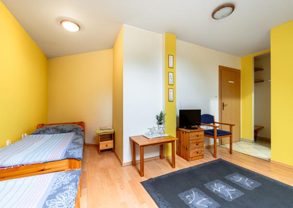 EXKLUZÍVNE Vám ponúkame na predaj dom na podnikateľské účely v obci Zborov.