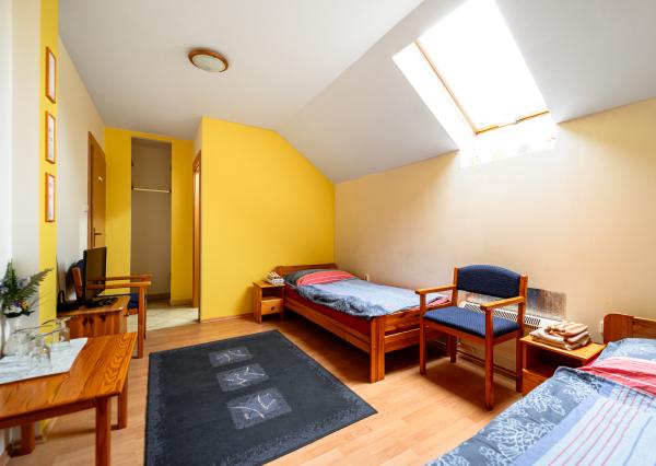 EXKLUZÍVNE Vám ponúkame na predaj dom na podnikateľské účely v obci Zborov.