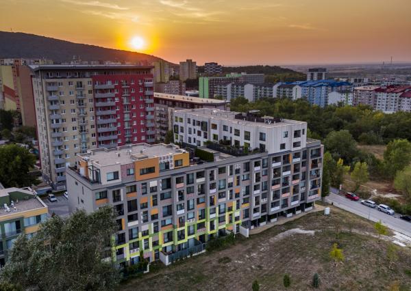 NA PRENÁJOM: Novostavba klimatizovaný 3-izb. byt 63,99m2 s garážovým parkovacím státím a pivnicou