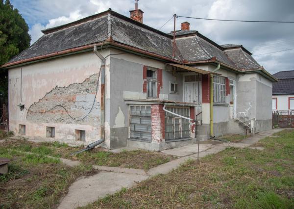 EXKLUZÍVNE vám ponúkame na predaj dva rodinné domy s veľkým pozemkom