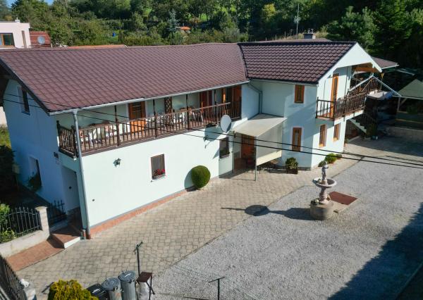 Na predaj penzión / rekreačný dom v obci Trávnica , Nové Zámky – len 3 km od termálneho kúpaliska Podhájska