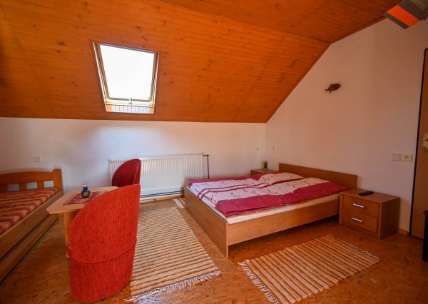 Na predaj penzión / rekreačný dom v obci Trávnica , Nové Zámky – len 3 km od termálneho kúpaliska Podhájska