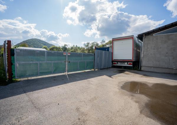 Na predaj výrobná a skladová hala o veľkosti 1.024m2 v meste Svidník