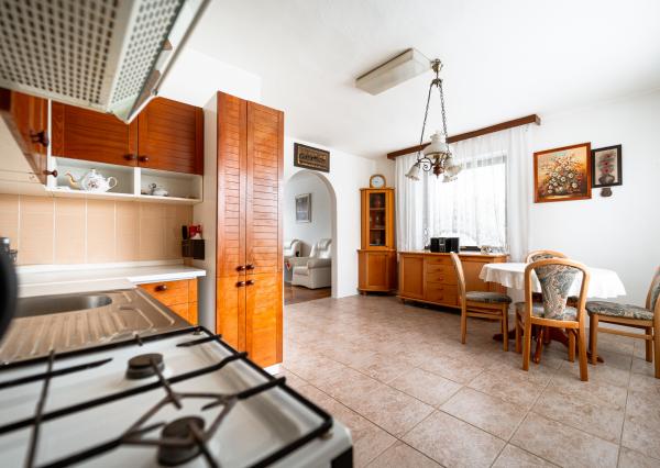 EXKLUZÍVNE vám ponúkame na predaj 5-izbový rodinný dom v príjemnej lokalite Veľkých Kapušian