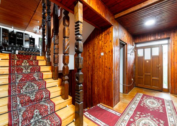 EXKLUZÍVNE vám ponúkame na predaj 5-izbový rodinný dom v príjemnej lokalite Veľkých Kapušian