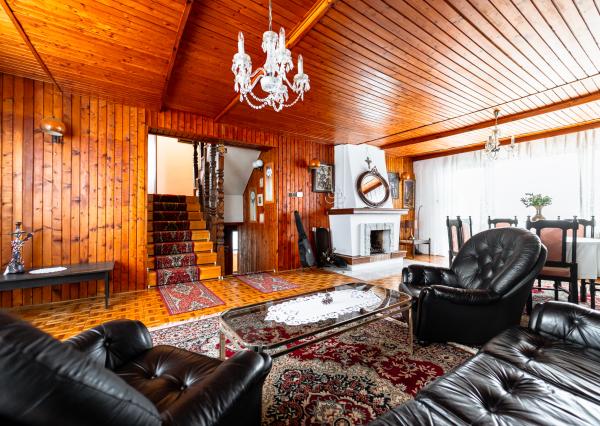 EXKLUZÍVNE vám ponúkame na predaj 5-izbový rodinný dom v príjemnej lokalite Veľkých Kapušian