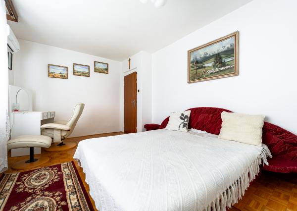 EXKLUZÍVNE vám ponúkame na predaj 5-izbový rodinný dom v príjemnej lokalite Veľkých Kapušian