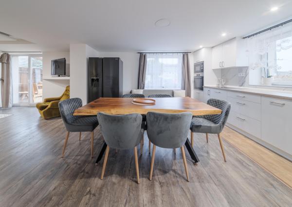 Moderný 3i rodinný dom na prenájom, 16 km od mesta Košice,  medzi diaľnicou Košice – Prešov.