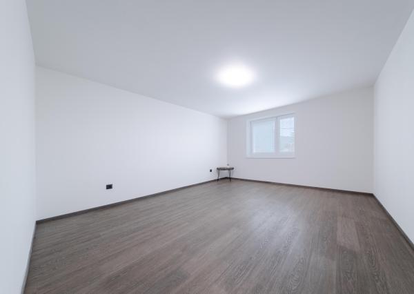 Moderný 3i rodinný dom na prenájom, 16 km od mesta Košice,  medzi diaľnicou Košice – Prešov.