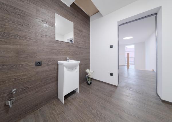 Moderný 3i rodinný dom na prenájom, 16 km od mesta Košice,  medzi diaľnicou Košice – Prešov.