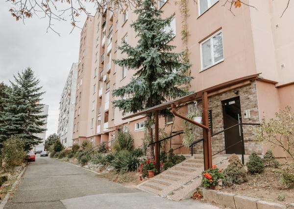 Ponúkame na PREDAJ 3-izbový byt blízko centra mesta Vranov nad Topľou