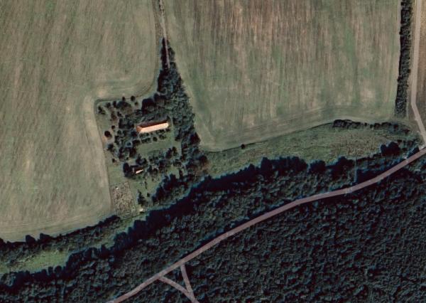 Na predaj veľký pozemok s rodinným domom, 583.292 m2, obec Nemčiňany, okres Zlaté Moravce