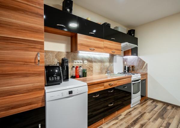 REZERVOVANÉ - Exkluzívne na predaj 4i byt po čiastočnej rekonštrukcií v Banskej Štiavnici