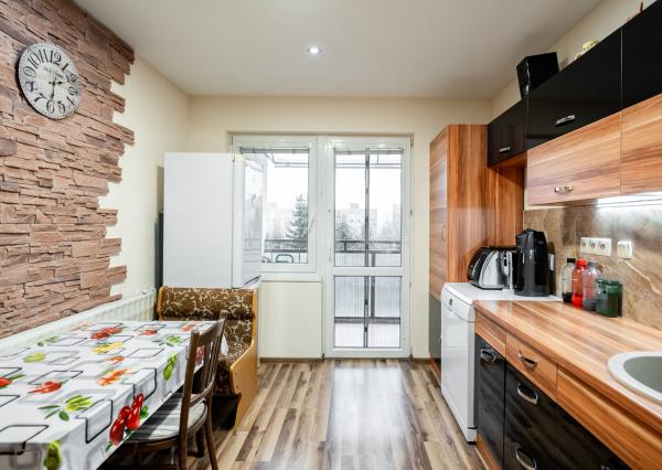 REZERVOVANÉ - Exkluzívne na predaj 4i byt po čiastočnej rekonštrukcií v Banskej Štiavnici