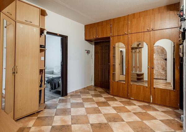 REZERVOVANÉ - Exkluzívne na predaj 4i byt po čiastočnej rekonštrukcií v Banskej Štiavnici