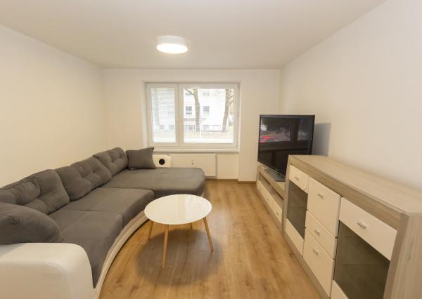 Exkluzívne Vám ponúkame na prenájom 2 izbový byt   v Humennom.