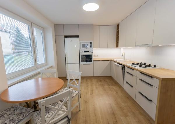 Exkluzívne Vám ponúkame na prenájom 2 izbový byt   v Humennom.