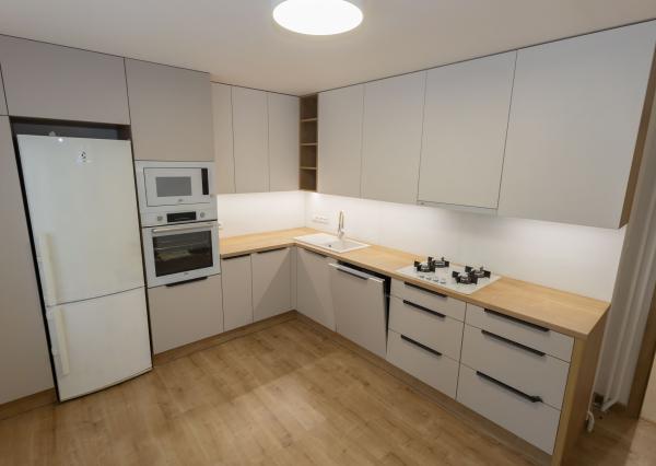 Exkluzívne Vám ponúkame na prenájom 2 izbový byt   v Humennom.