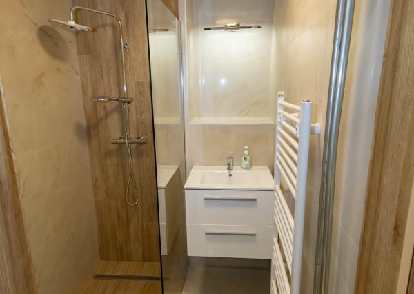 Exkluzívne Vám ponúkame na prenájom 2 izbový byt   v Humennom.