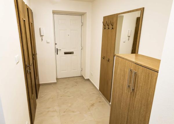 Exkluzívne Vám ponúkame na prenájom 2 izbový byt   v Humennom.