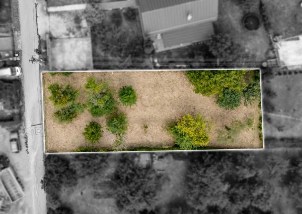 Ponúkam Vám na predaj stavebný pozemok v obci Hrašovík, ktorý je umiestnený v zastavanej časti s asfaltovou prístupovou cestou.