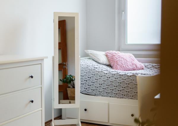 Na predaj vkusne zrekonštruovaný 3-izbový byt s lodžiou na Magurskej ulici v Sásovej, Banská Bystrica