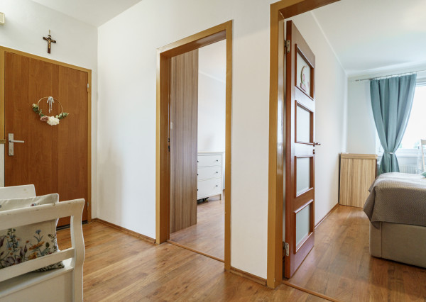 Na predaj vkusne zrekonštruovaný 3-izbový byt s lodžiou na Magurskej ulici v Sásovej, Banská Bystrica