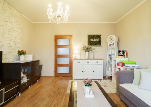 Na predaj vkusne zrekonštruovaný 3-izbový byt s lodžiou na Magurskej ulici v Sásovej, Banská Bystrica