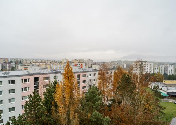 Na predaj vkusne zrekonštruovaný 3-izbový byt s lodžiou na Magurskej ulici v Sásovej, Banská Bystrica