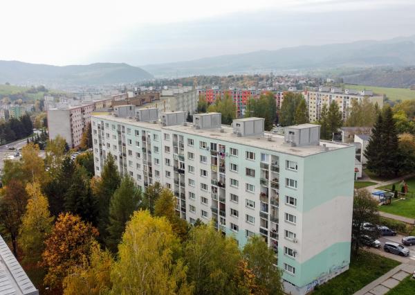 Na predaj vkusne zrekonštruovaný 3-izbový byt s lodžiou na Magurskej ulici v Sásovej, Banská Bystrica