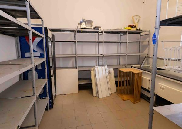 Exkluzívne Vám ponúkame na prenájom  polyfunkčný objekt v Lackovciach