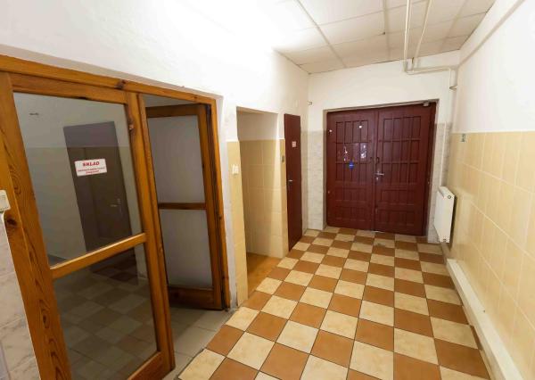 Exkluzívne Vám ponúkame na prenájom  polyfunkčný objekt v Lackovciach