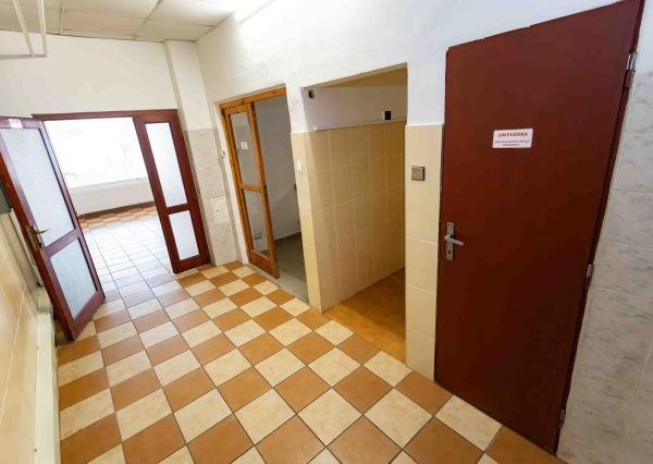 Exkluzívne Vám ponúkame na prenájom  polyfunkčný objekt v Lackovciach