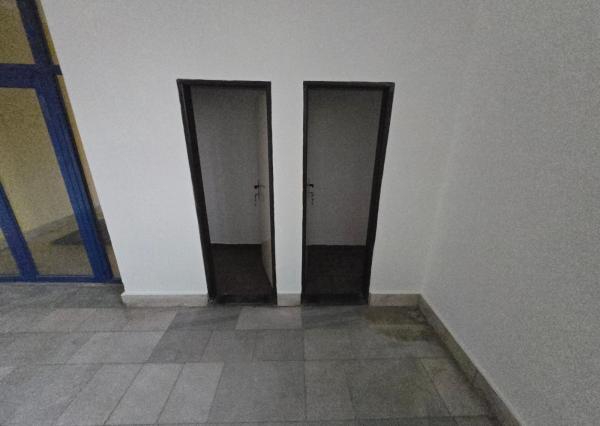 Exkluzívna ponuka! Ponúkam na prenájom obchodný priestor vhodný na podnikanie a prevádzku v centre mesta Poprad, ul. J. Curieho